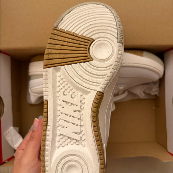 Nike Women's Gamma sneakers - Picture 3 of 4